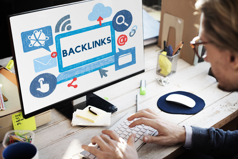 marketer devising strategy for good backlinks